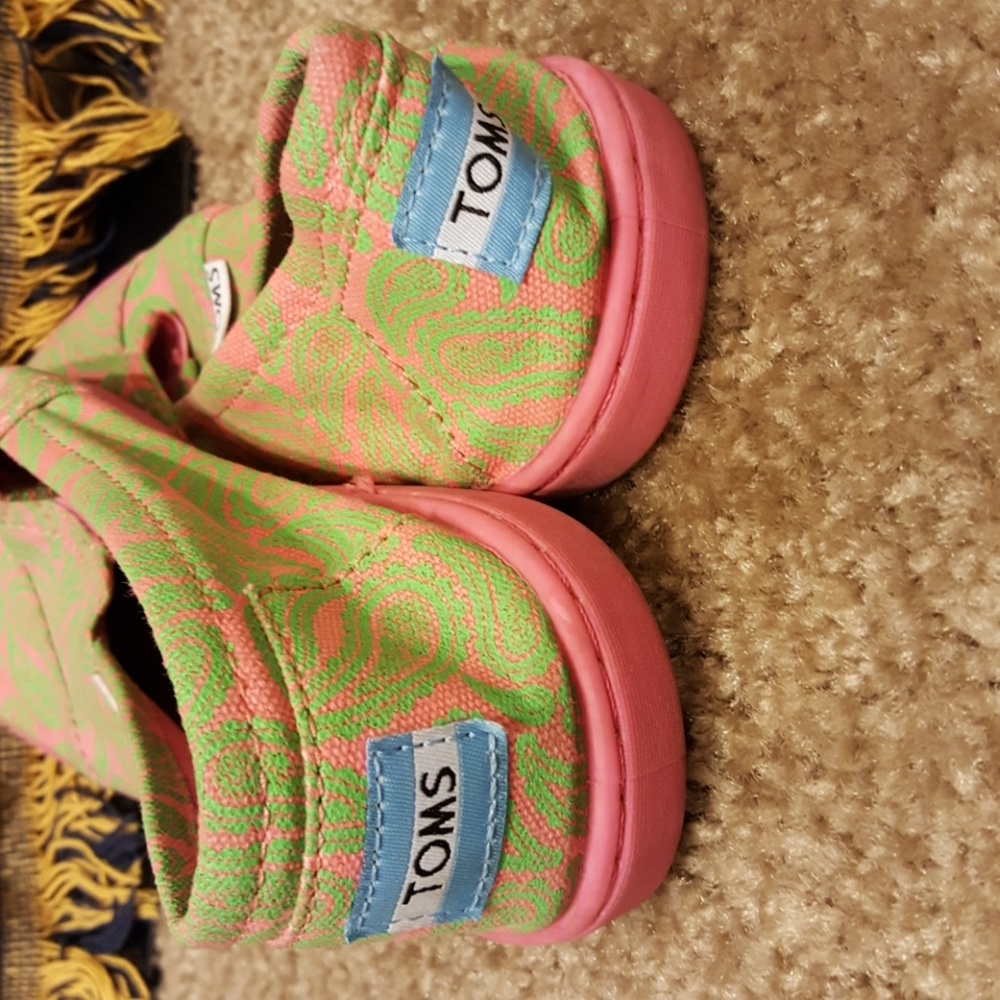 Tom's shoes Youth size 6/Women's size 8 - Picture 4 of 4